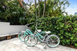 Stunning Victoria Park Pool Home *local shuttle*