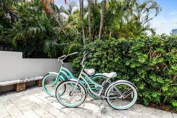 Stunning Victoria Park Pool Home *local shuttle*