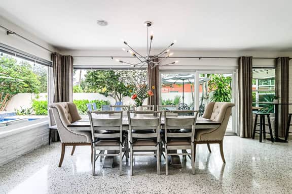 Stunning Victoria Park Pool Home *local shuttle*