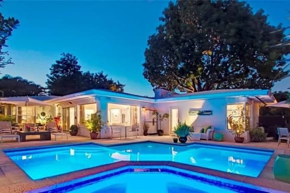 Stunning Victoria Park Pool Home *local shuttle*